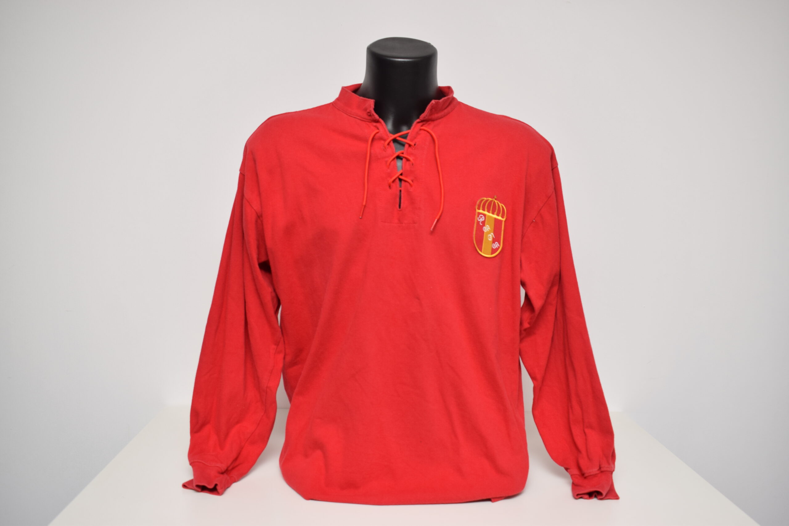 1923: el rojo debuta en España